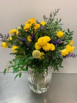 Vase arrangement yellow mix